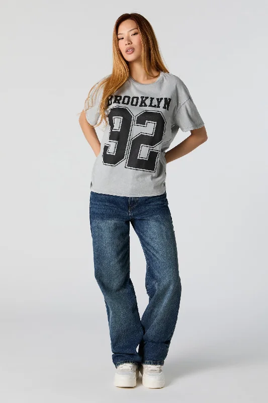 0788-31391010-brooklyn-92-graphic-washed-boyfriend-t-shirt