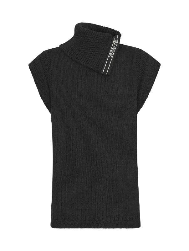 Sleeveless sweater with stand collar