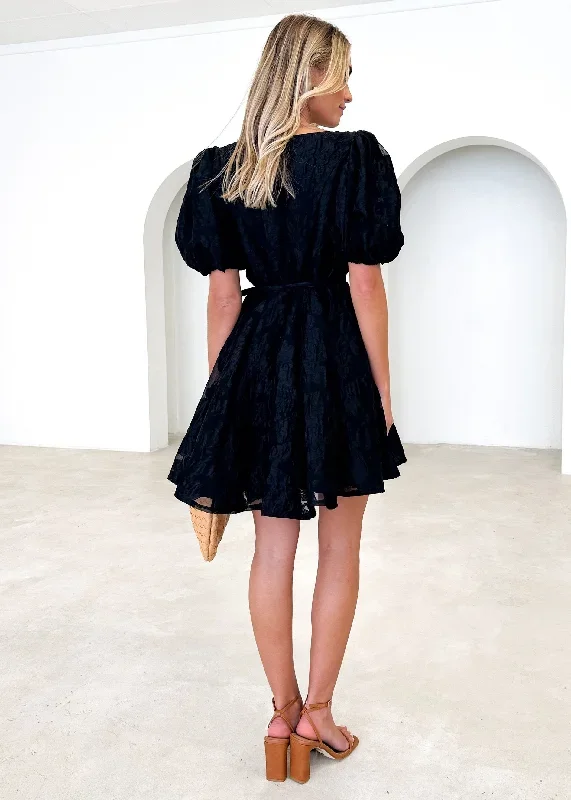 laqueen-dress-black