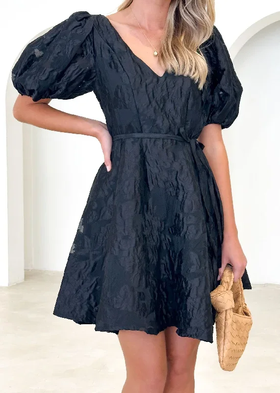 laqueen-dress-black